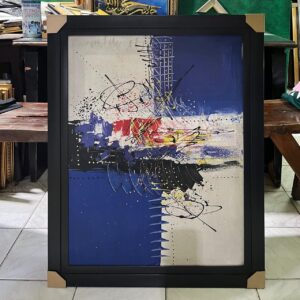 Lukisan abstrak biru merah dalam bingkai hitam elegan