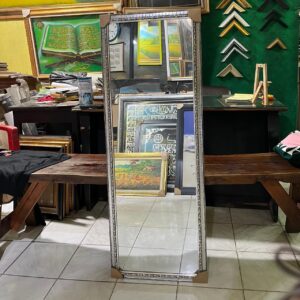 kaca full body berdiri bingkai silver hitam elegan